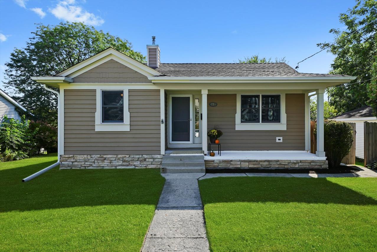 330 3rd St., Libertyville, IL 60048