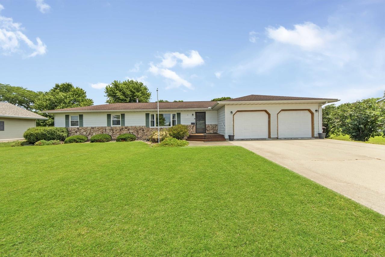 2 Circle Dr., Wenona, IL 61377