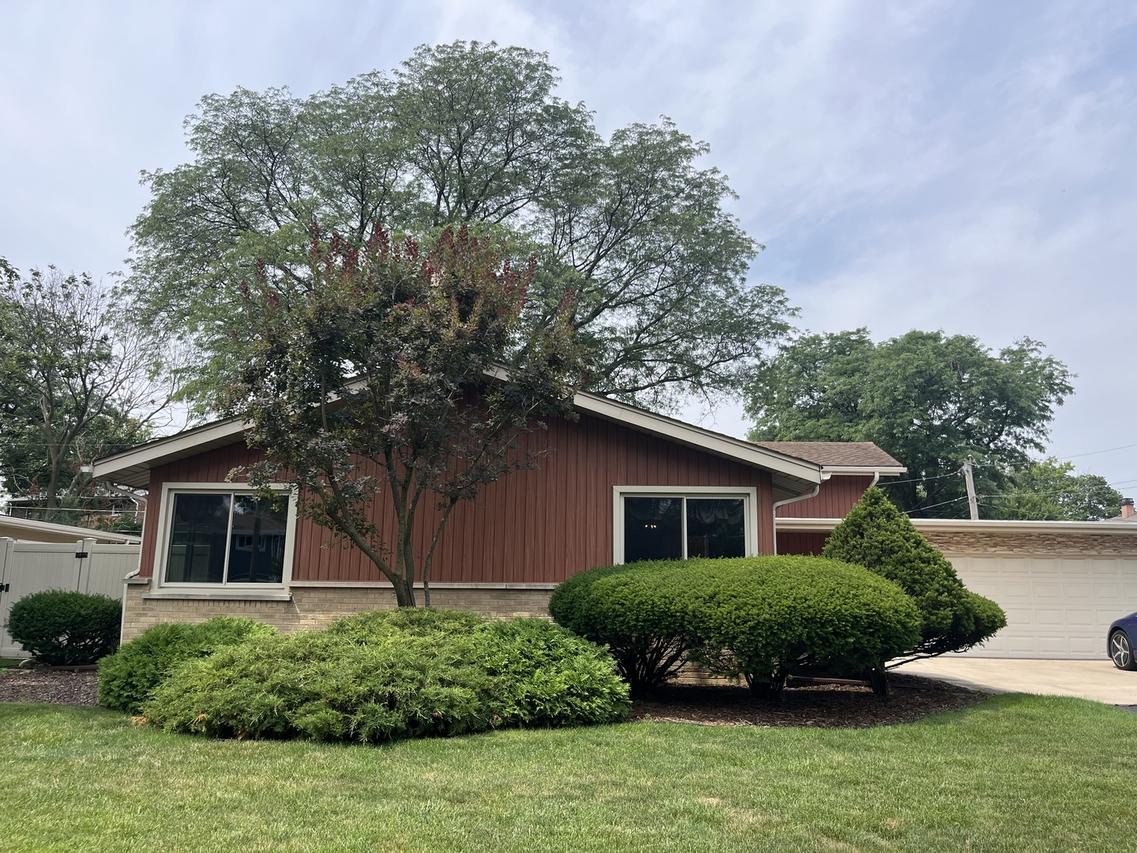 1116 N Westgate Rd., Mount Prospect, IL 60056