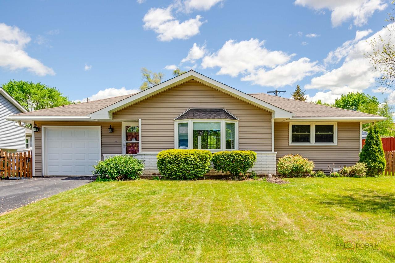 2422 E Grand Ave., Lindenhurst, IL 60046
