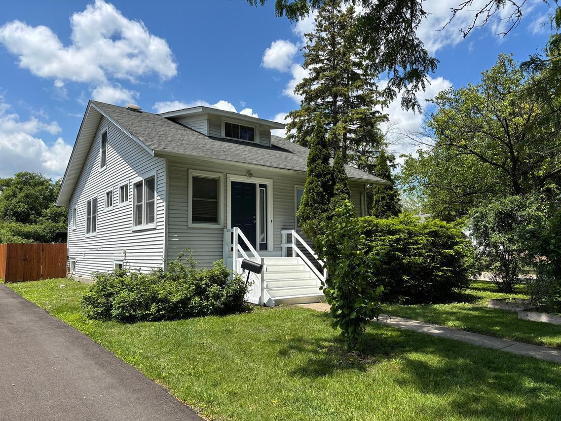104 S Harvard Ave., Villa Park, IL 60181