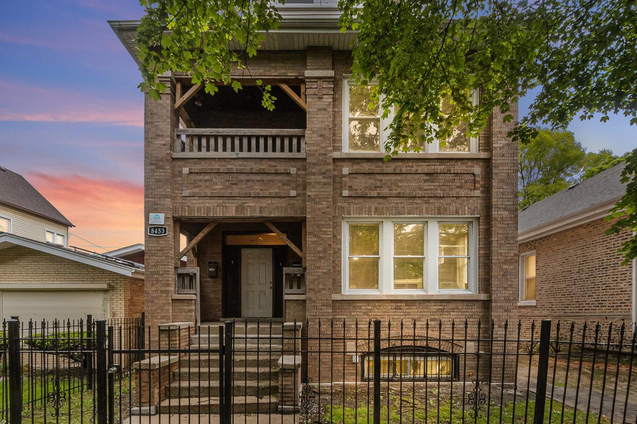 8453 S Colfax Ave., Chicago, IL 60617