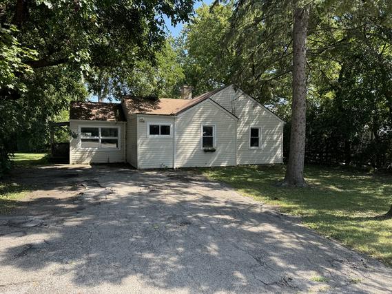 905 Greenwood Rd., Glenview, IL 60025