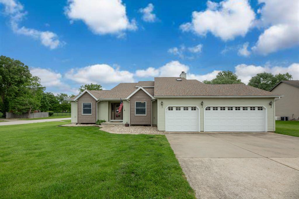 680 Stardust Dr., Sherman, IL 62684