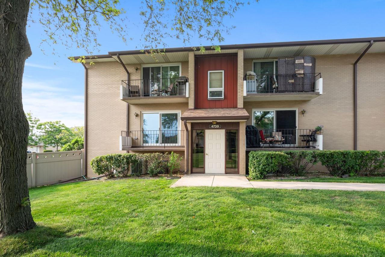 4739 W 105th St. #101, Oak Lawn, IL 60453