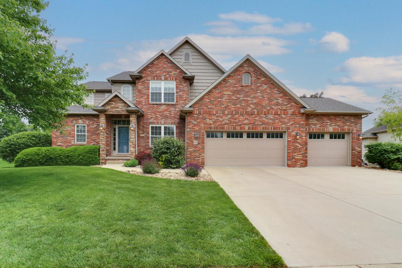 69 Brookstone Cir., Bloomington, IL 61704