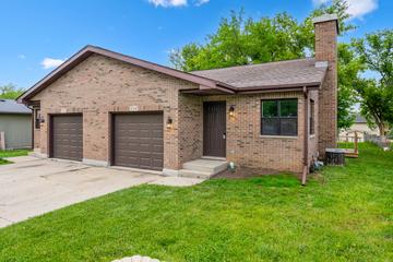 914 Pleasant St., Woodstock, IL 60098