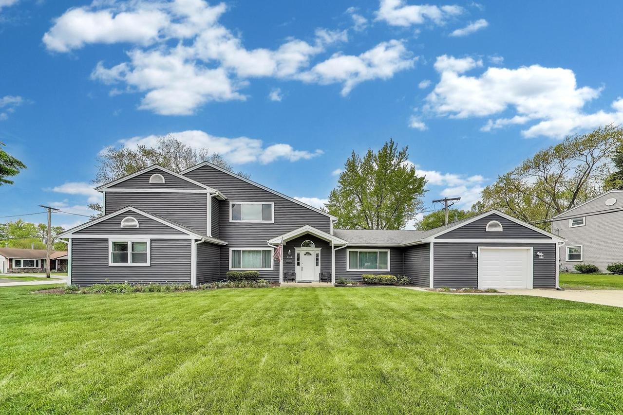 3205 Meadow Dr., Rolling Meadows, IL 60008