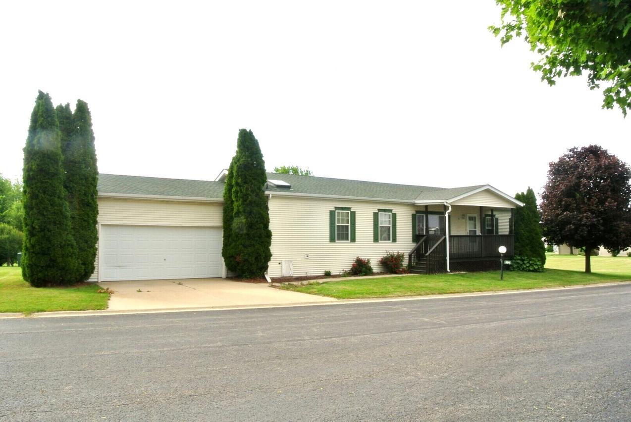 894 Meadowlark Cir., Sandwich, IL 60548