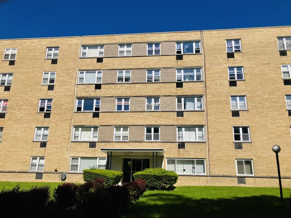 6161 N Hoyne Ave. #404, Chicago, IL 60659