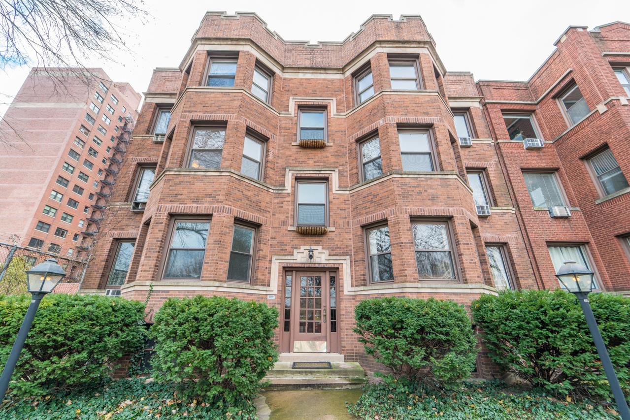 707 W Montrose Ave. #2E, Chicago, IL 60613