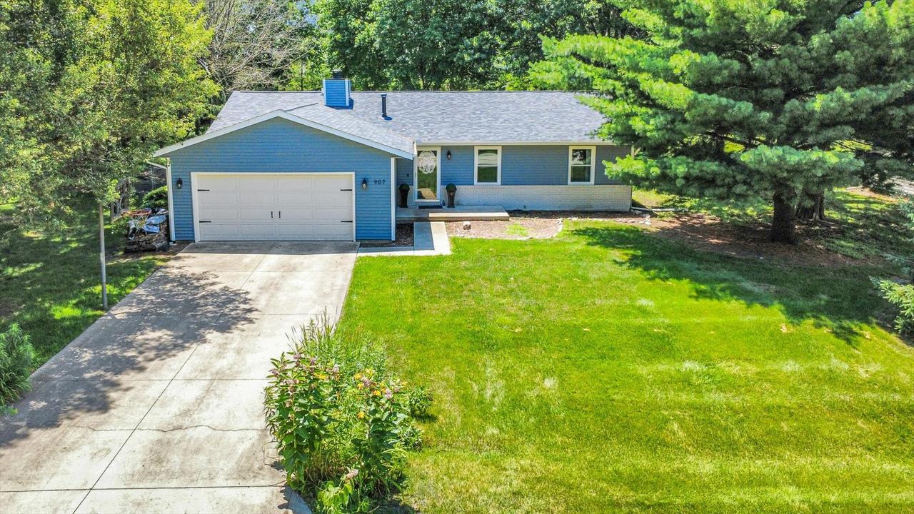 907 S Trailside Dr., Mahomet, IL 61853