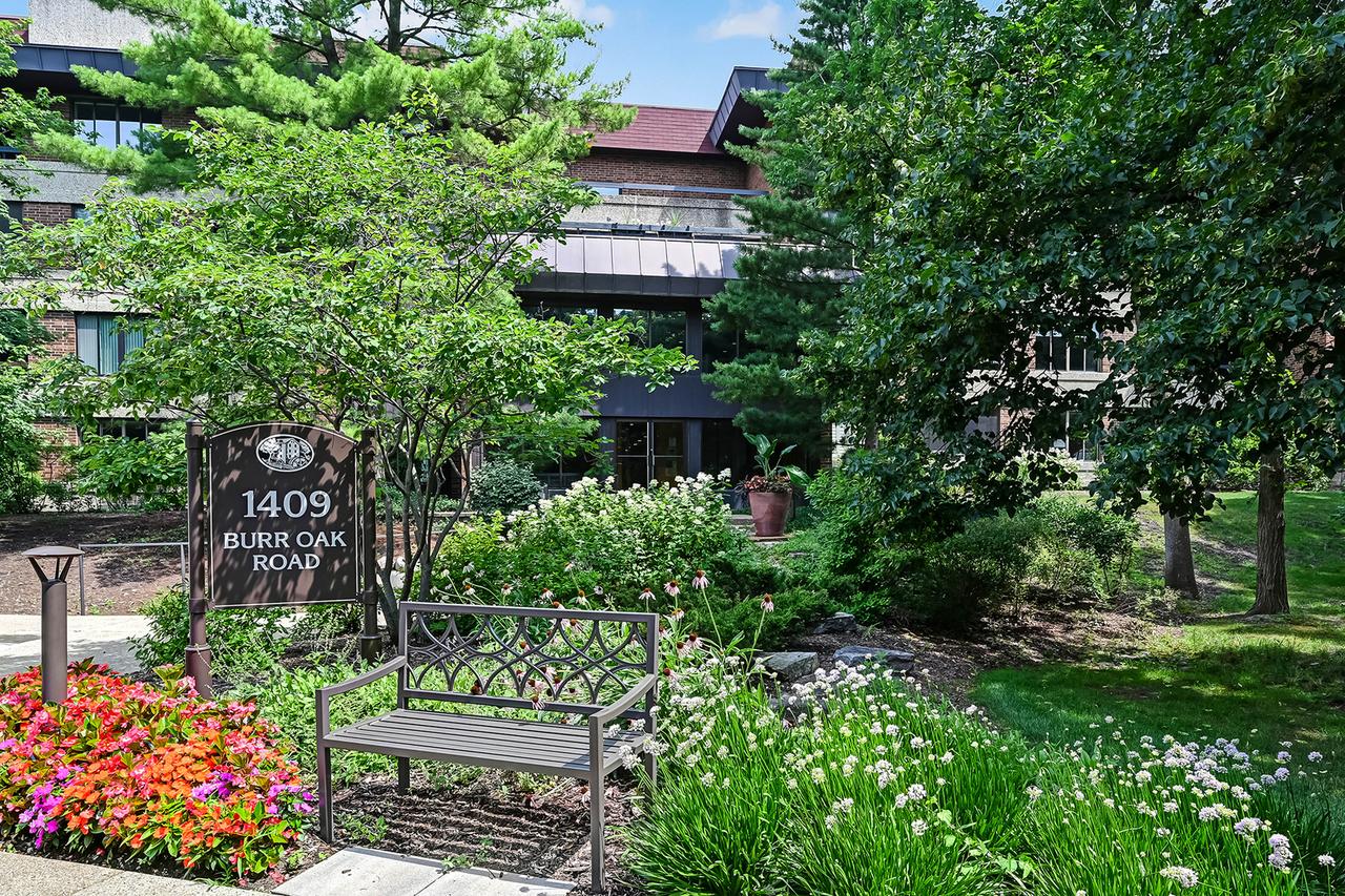 1409 Burr Oak Rd. #311A, Hinsdale, IL 60521