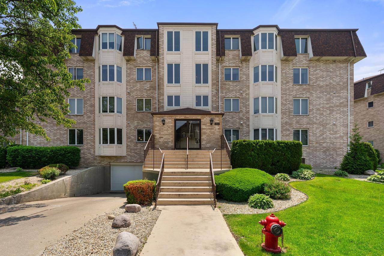 3640 186th St. #101, Lansing, IL 60438
