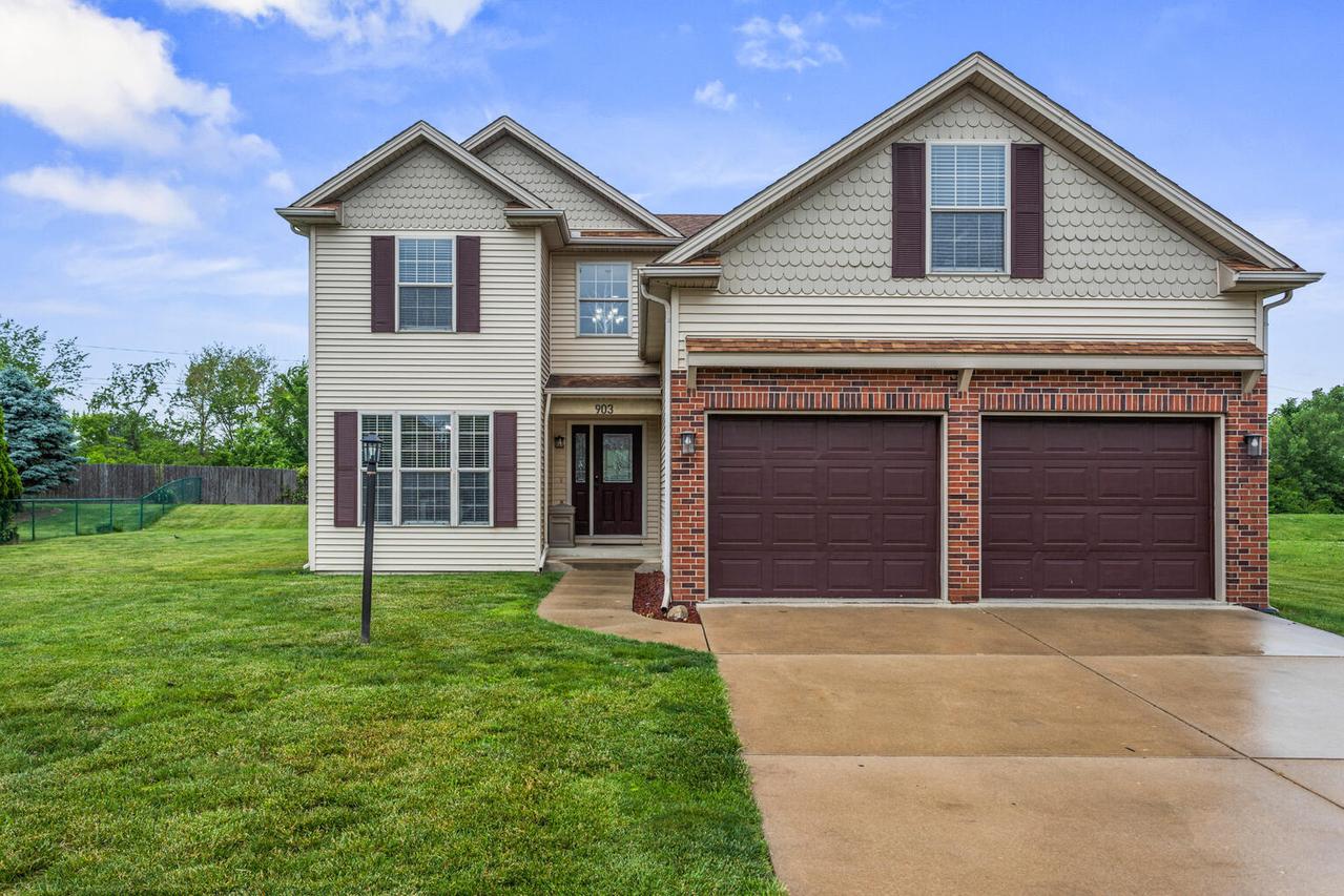 903 Bergamot St., Savoy, IL 61874