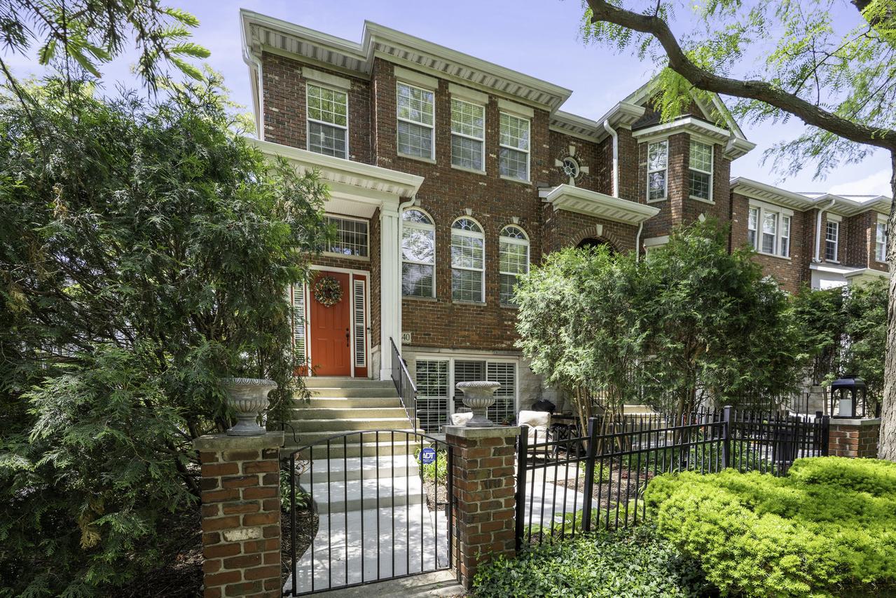 840 Shandrew Dr., Naperville, IL 60540