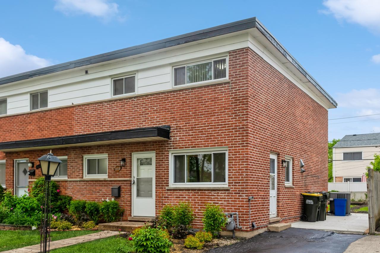 9114 N Barberry Ln., Des Plaines, IL 60016