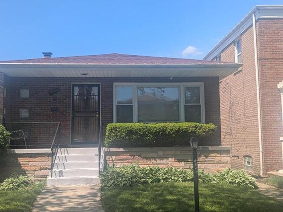 8918 S Euclid Ave., Chicago, IL 60617