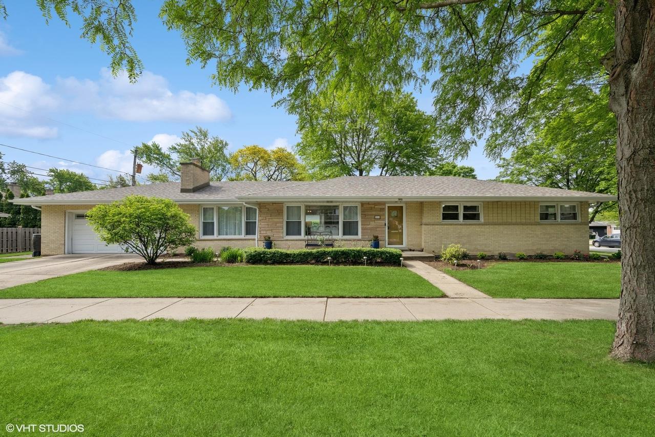 1015 W Grove St., Arlington Heights, IL 60005
