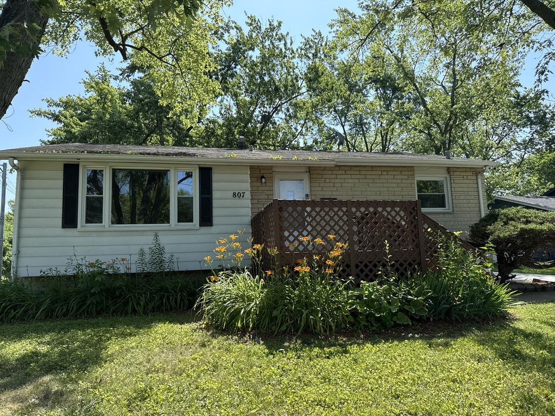 807 Blackhawk Dr., University Park, IL 60484