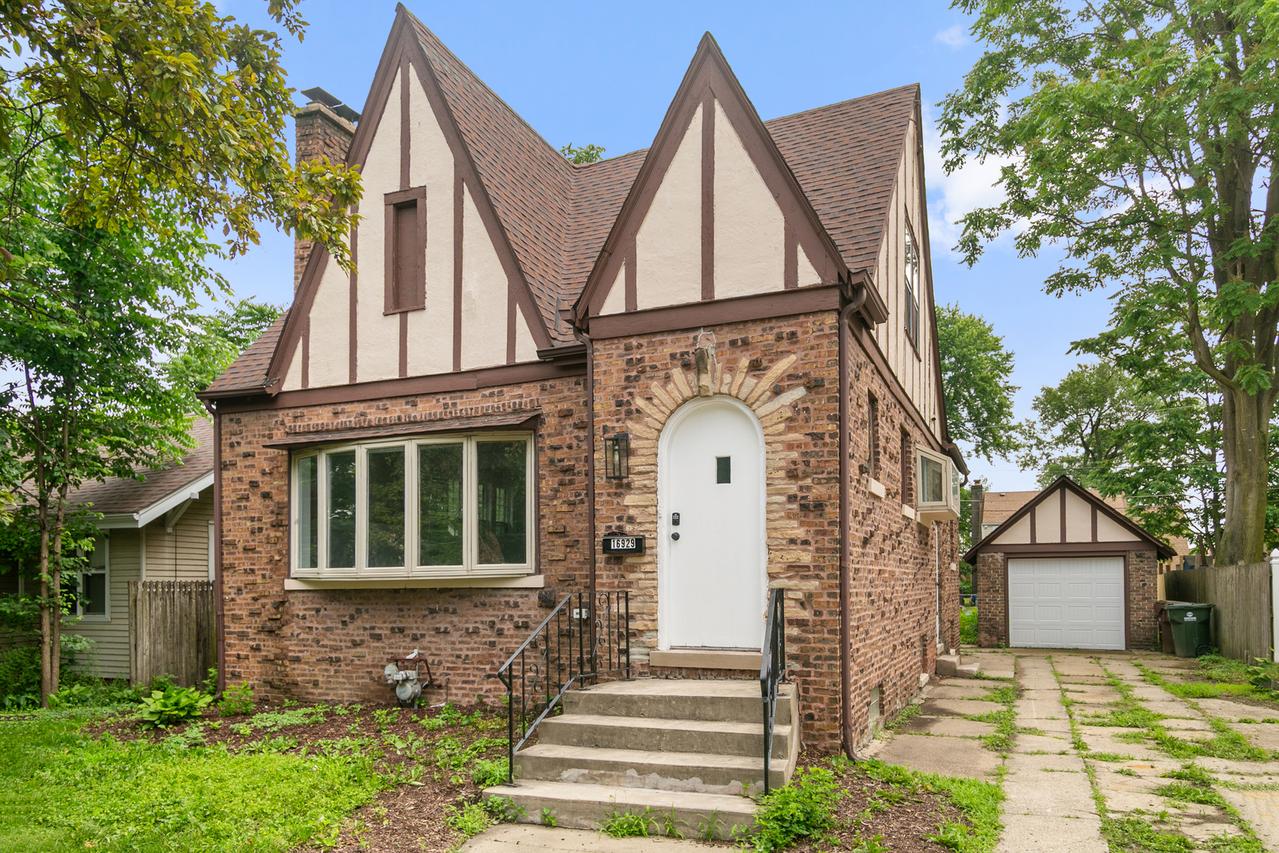 16929 Wood St., Hazel Crest, IL 60429
