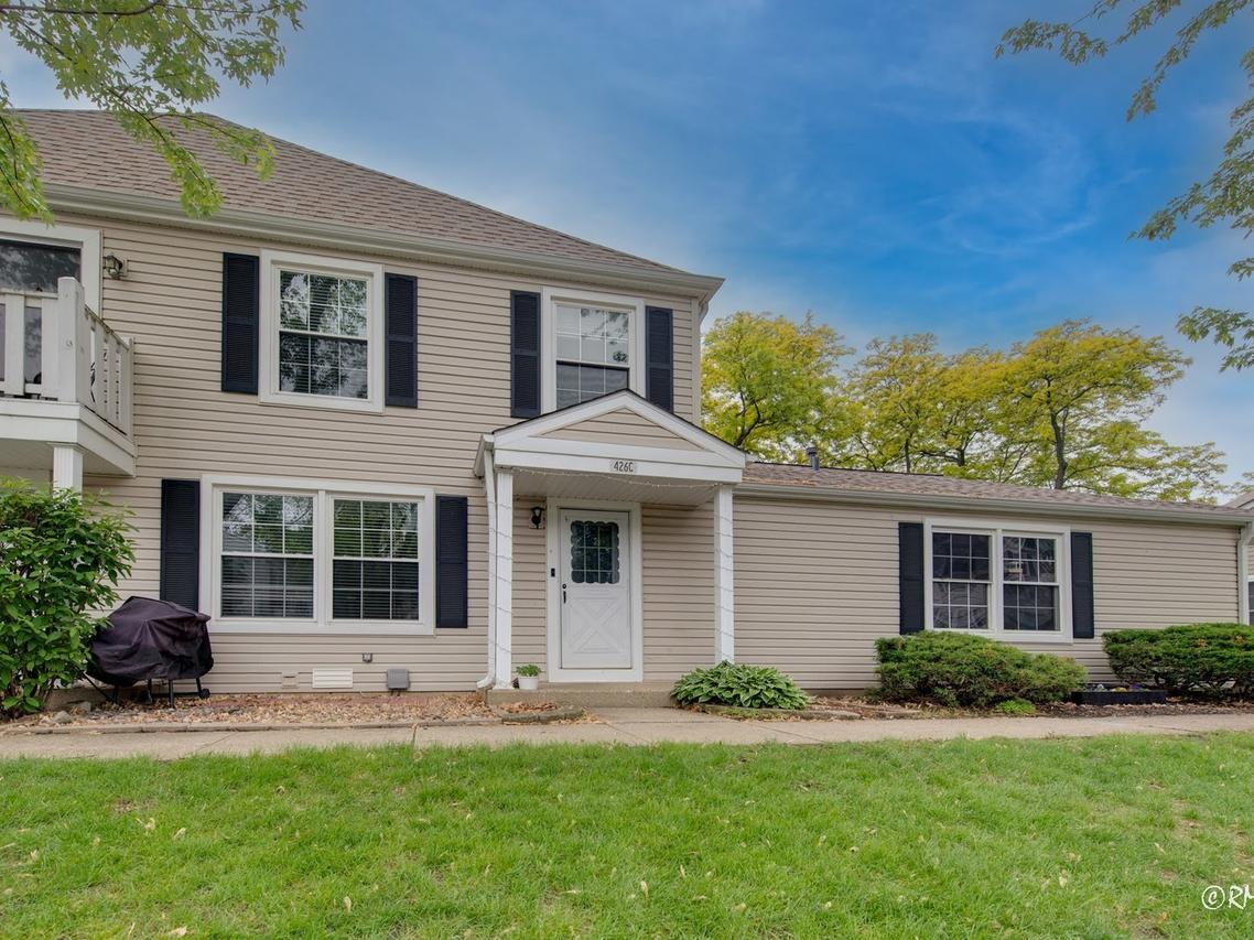 426 James Ct. #C, Glendale Heights, IL 60139