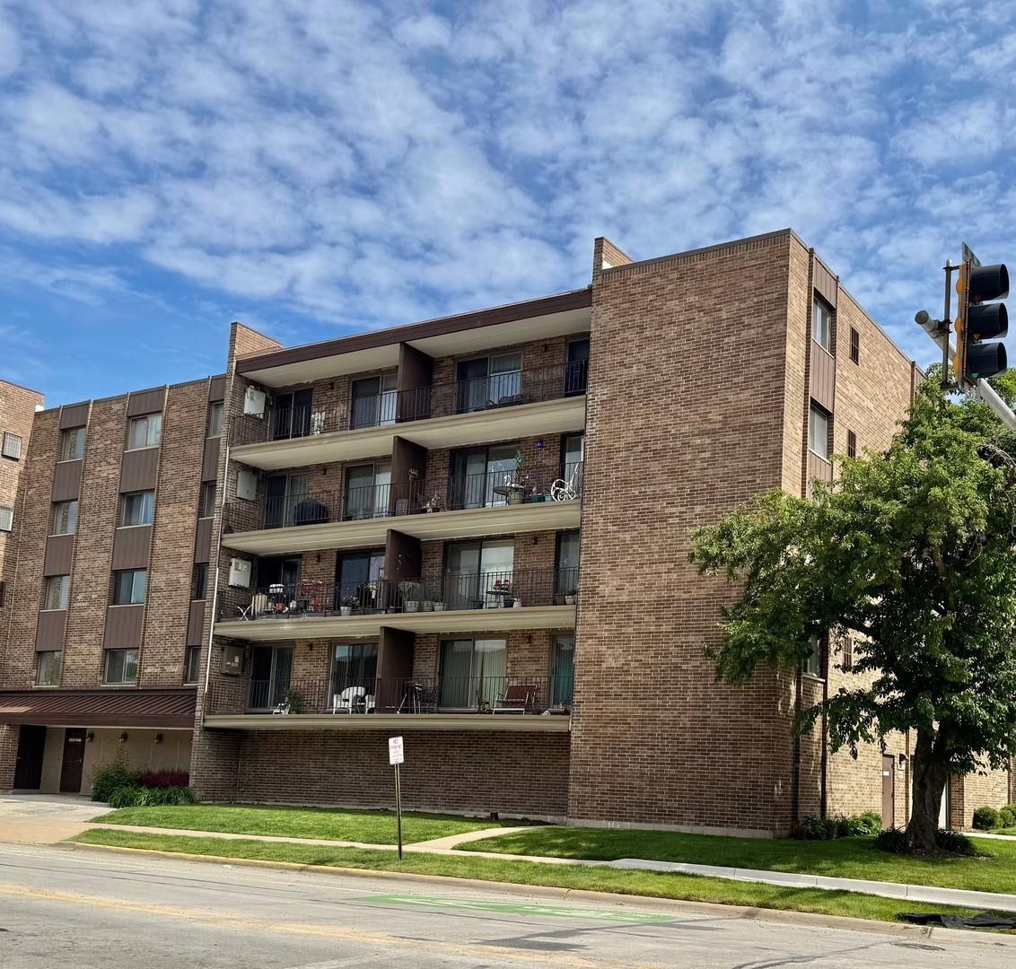 828 Graceland Ave. #404, Des Plaines, IL 60016