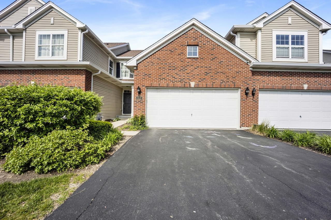 332 Buckingham Ct., Lombard, IL 60148