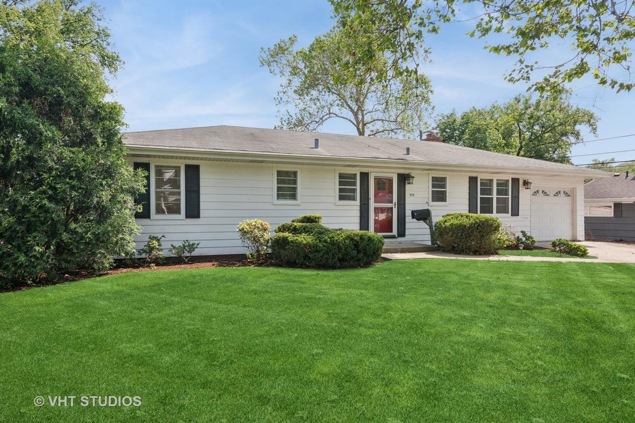 919 Oxford Rd., Glen Ellyn, IL 60137