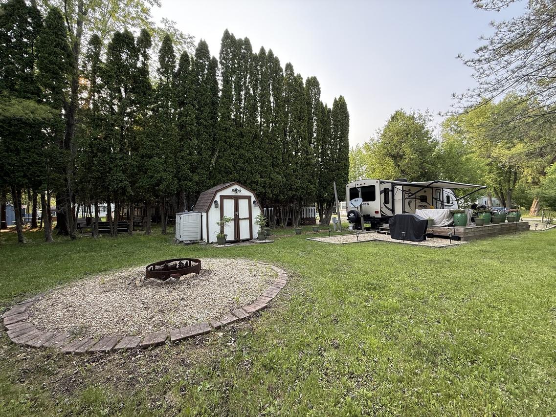 28-27 Woodhaven Lakes, Sublette, IL 61367