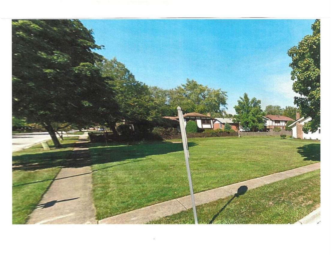 5740 Raintree Ln., Westmont, IL 60559