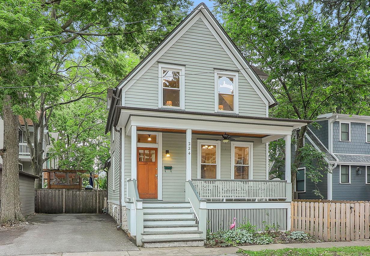 224 Marion Ct., Oak Park, IL 60302
