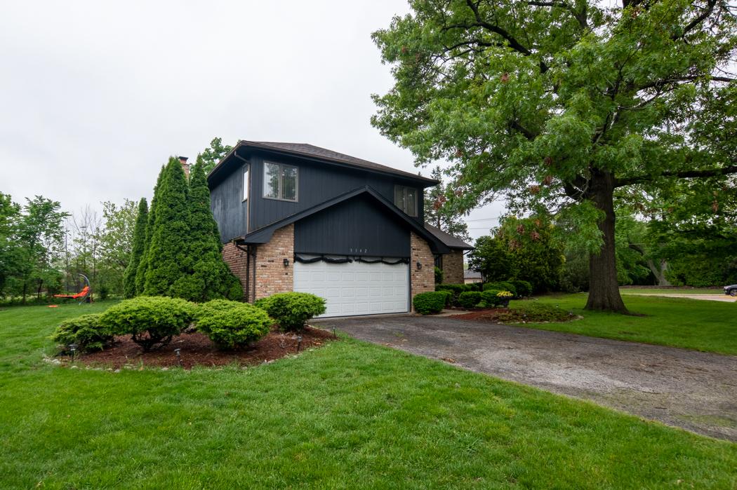 3142 Monterey Dr., Flossmoor, IL 60422