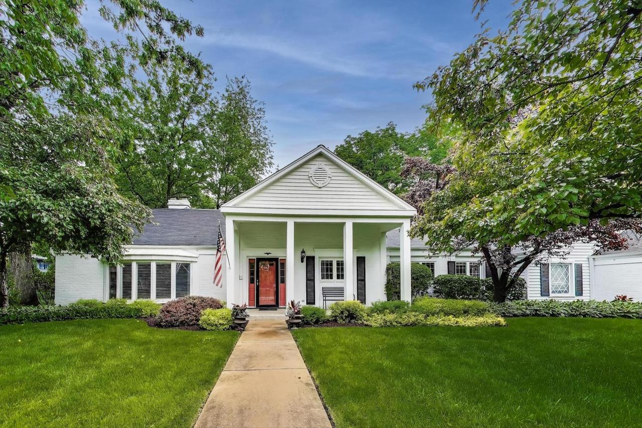 28 Oxford Dr., Lincolnshire, IL 60069