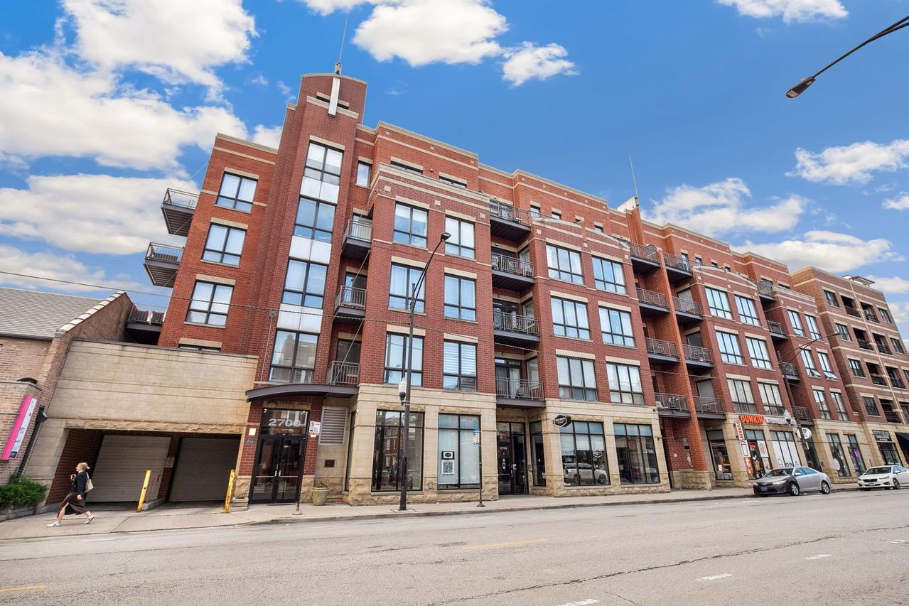 2700 N Halsted St. #302, Chicago, IL 60614