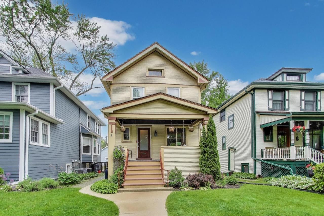 820 Woodbine Ave., Oak Park, IL 60302