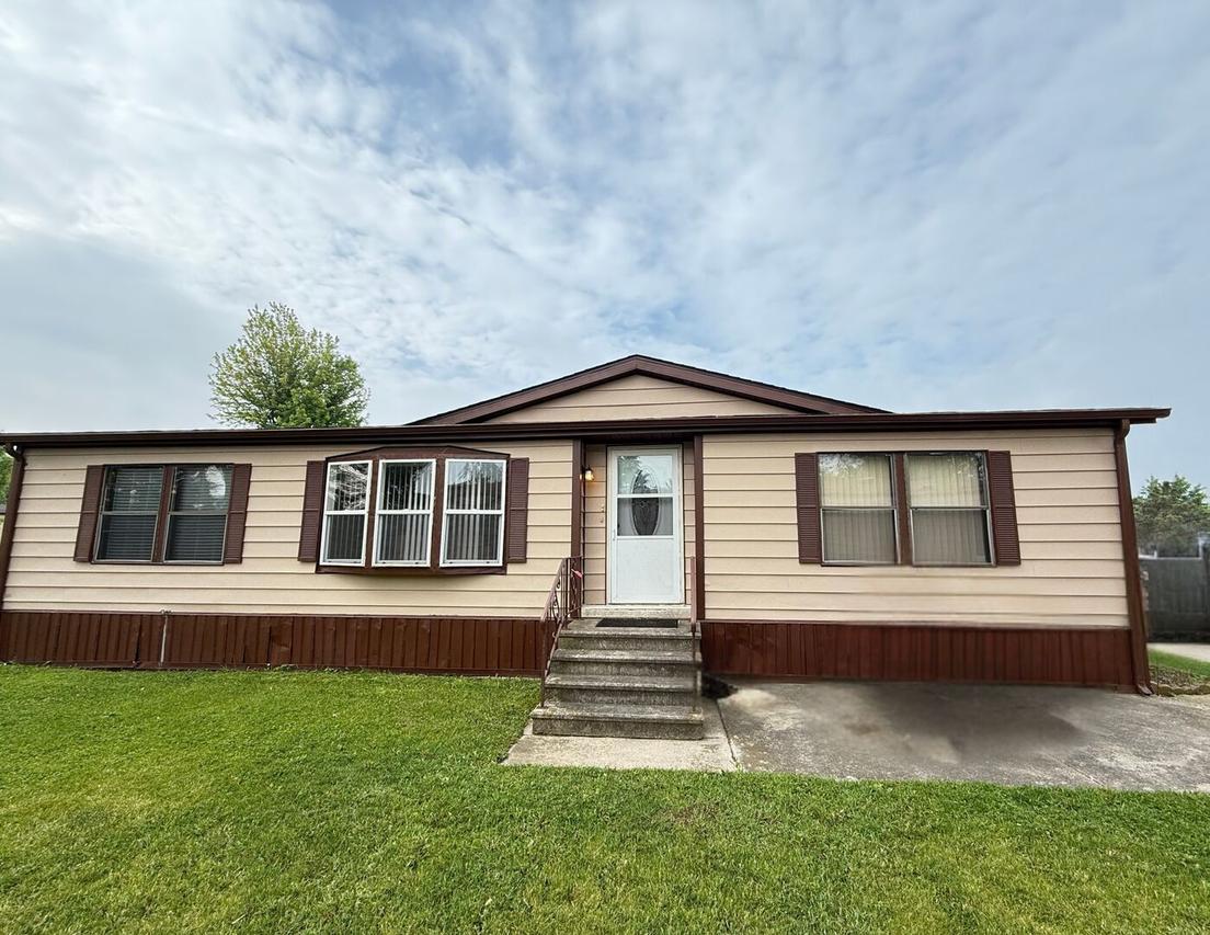 268 Blackthorn Rd., Matteson, IL 60443
