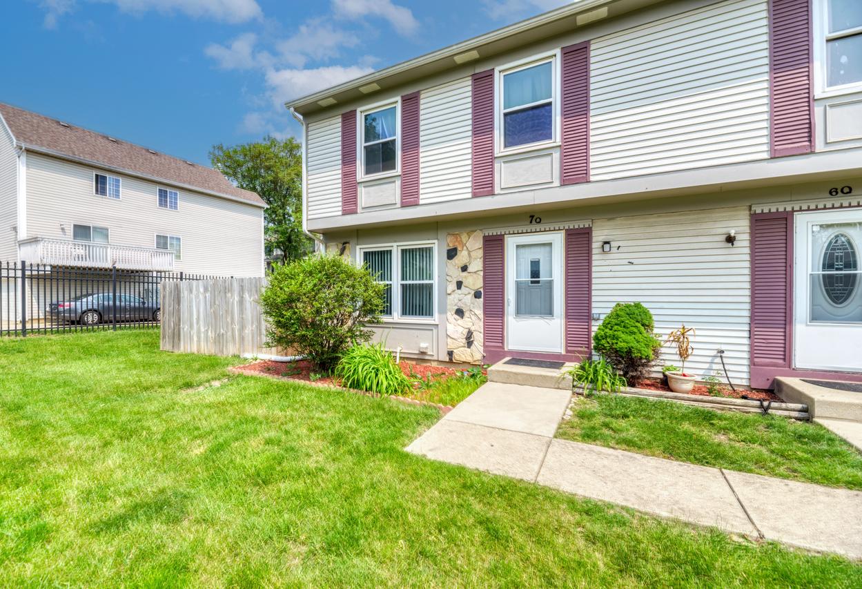 7 Fernwood Dr. #Q, Bolingbrook, IL 60440