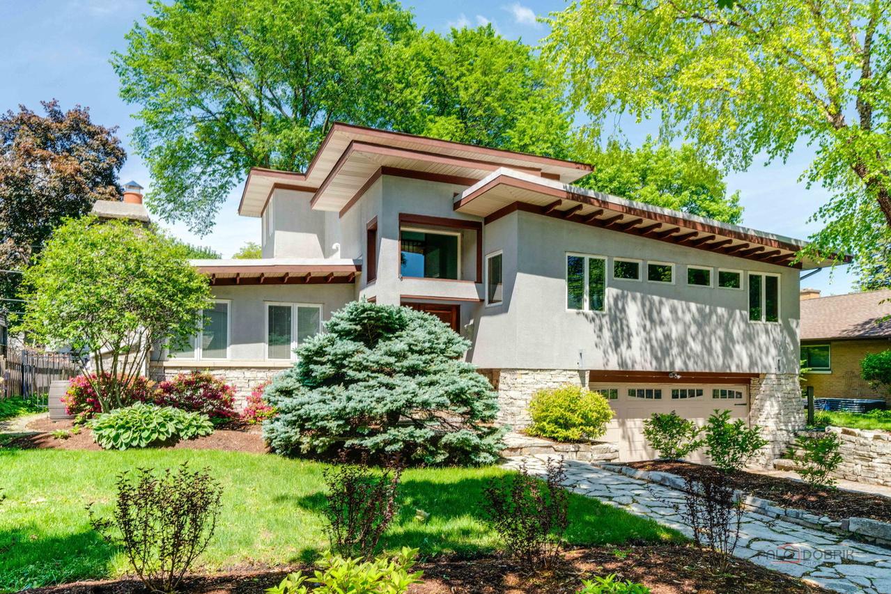 423 Ames St., Libertyville, IL 60048