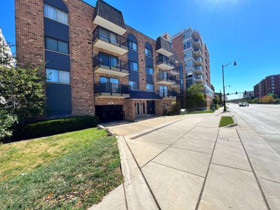 603 S River Rd. #2K, Des Plaines, IL 60016