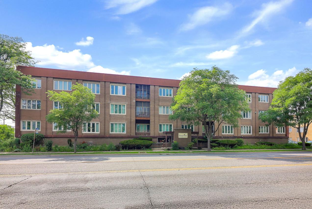 10048 S Pulaski Rd. #2B, Oak Lawn, IL 60453