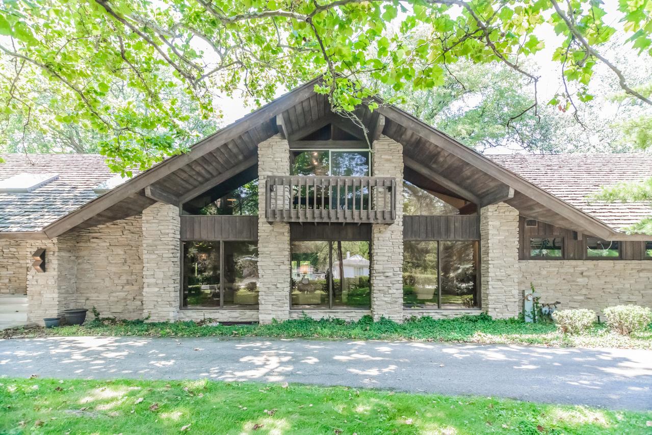 8080 Wolf Rd., Burr Ridge, IL 60527