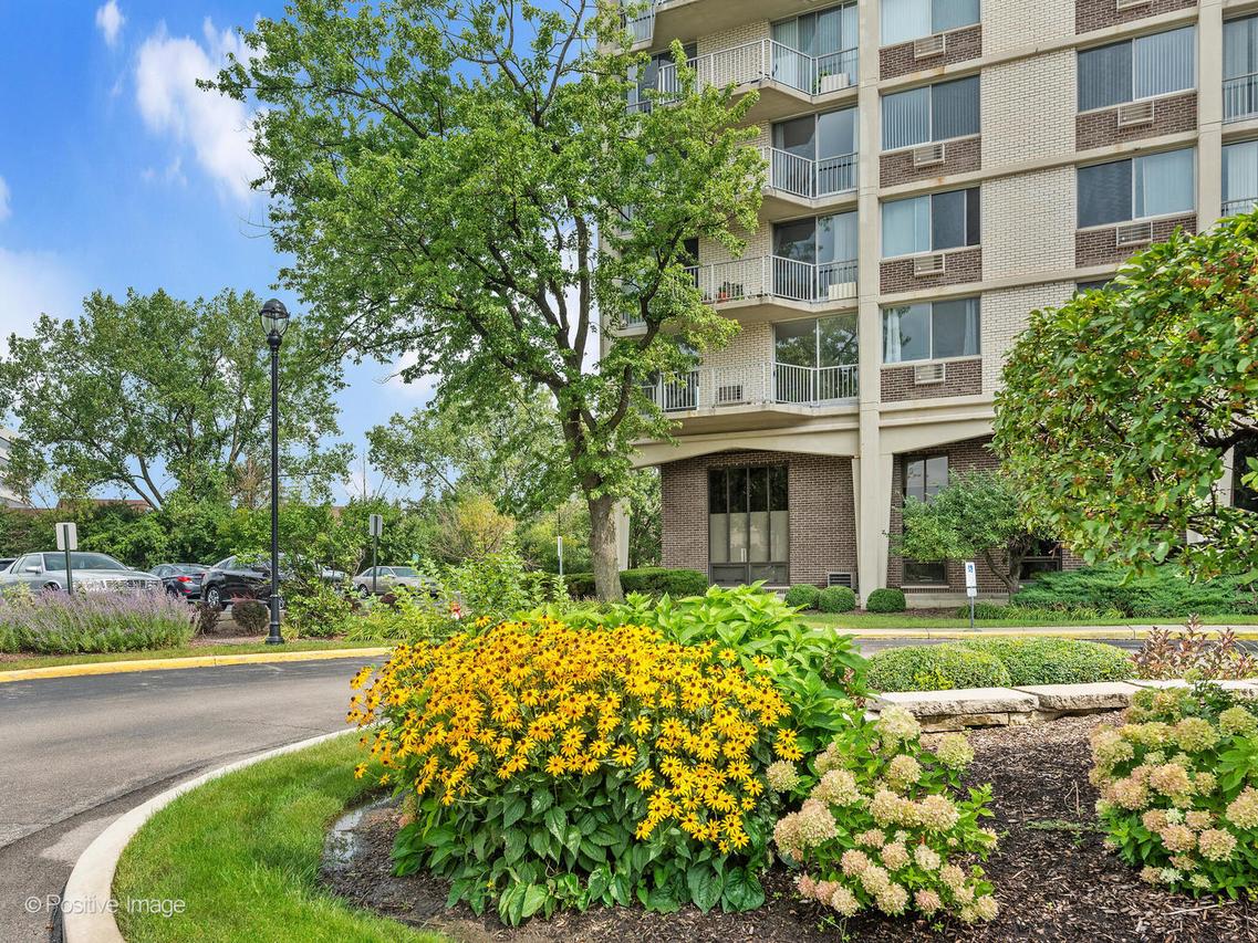 40 N Tower Rd. #12F, Oak Brook, IL 60523