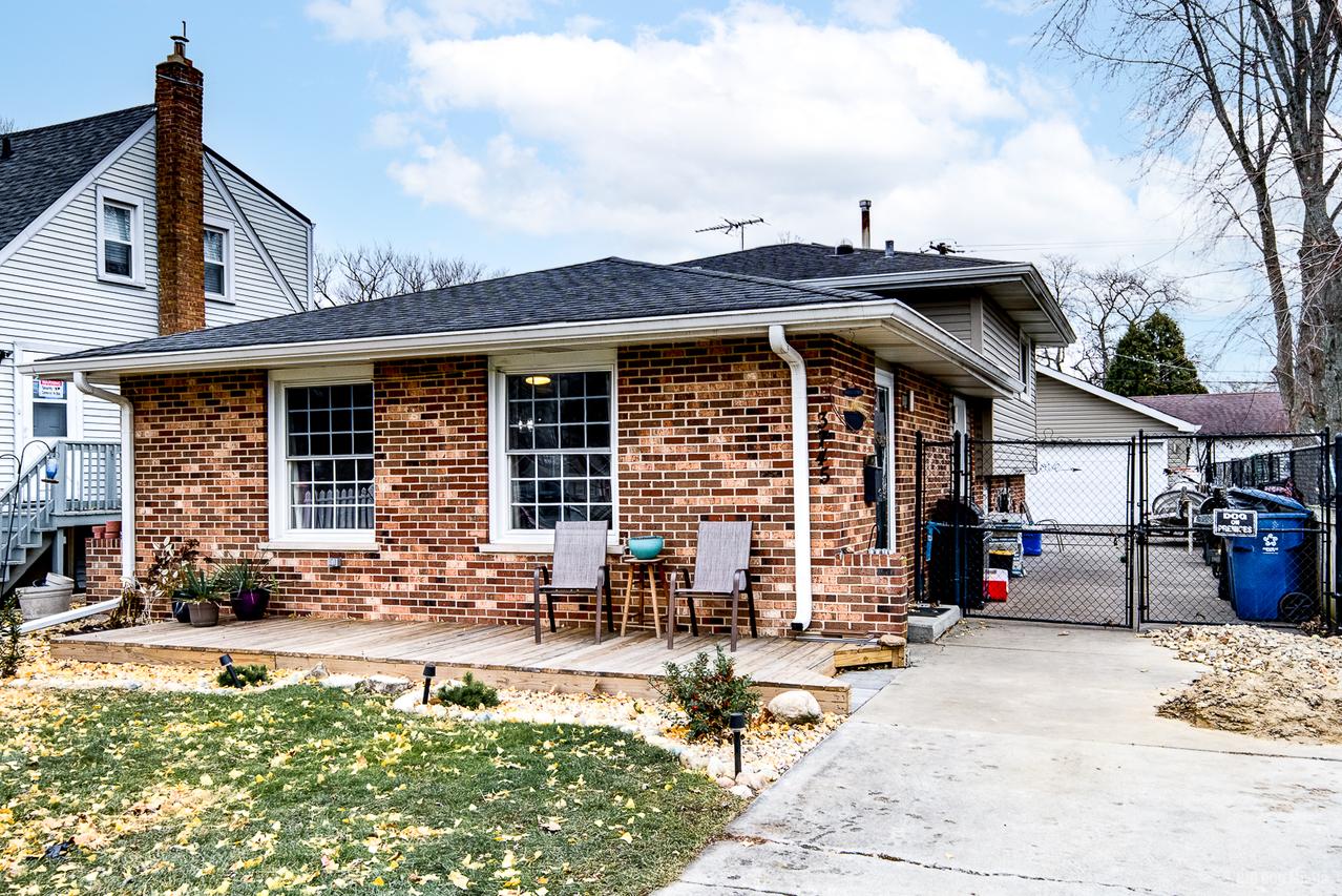 3745 Park Ave., Steger, IL 60475