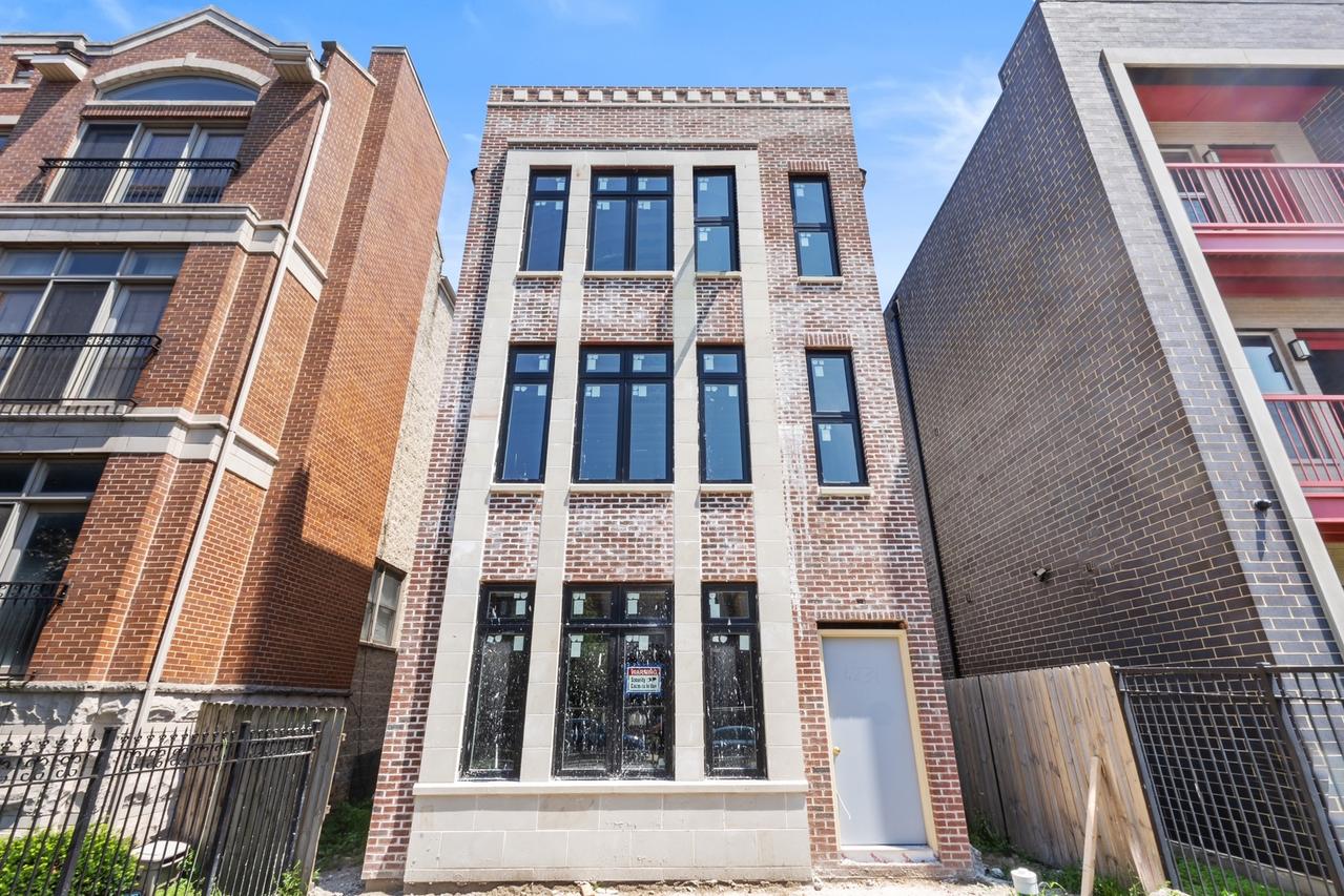 4231 S Champlain Ave., Chicago, IL 60653