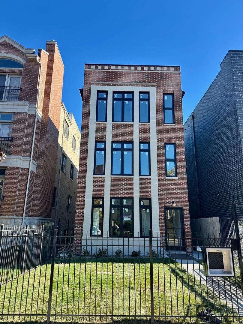 4231 S Champlain Ave., Chicago, IL 60653