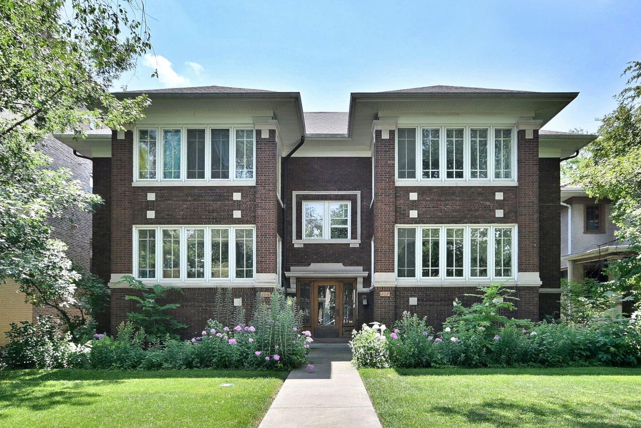 107 Washington Blvd. #2W, Oak Park, IL 60302