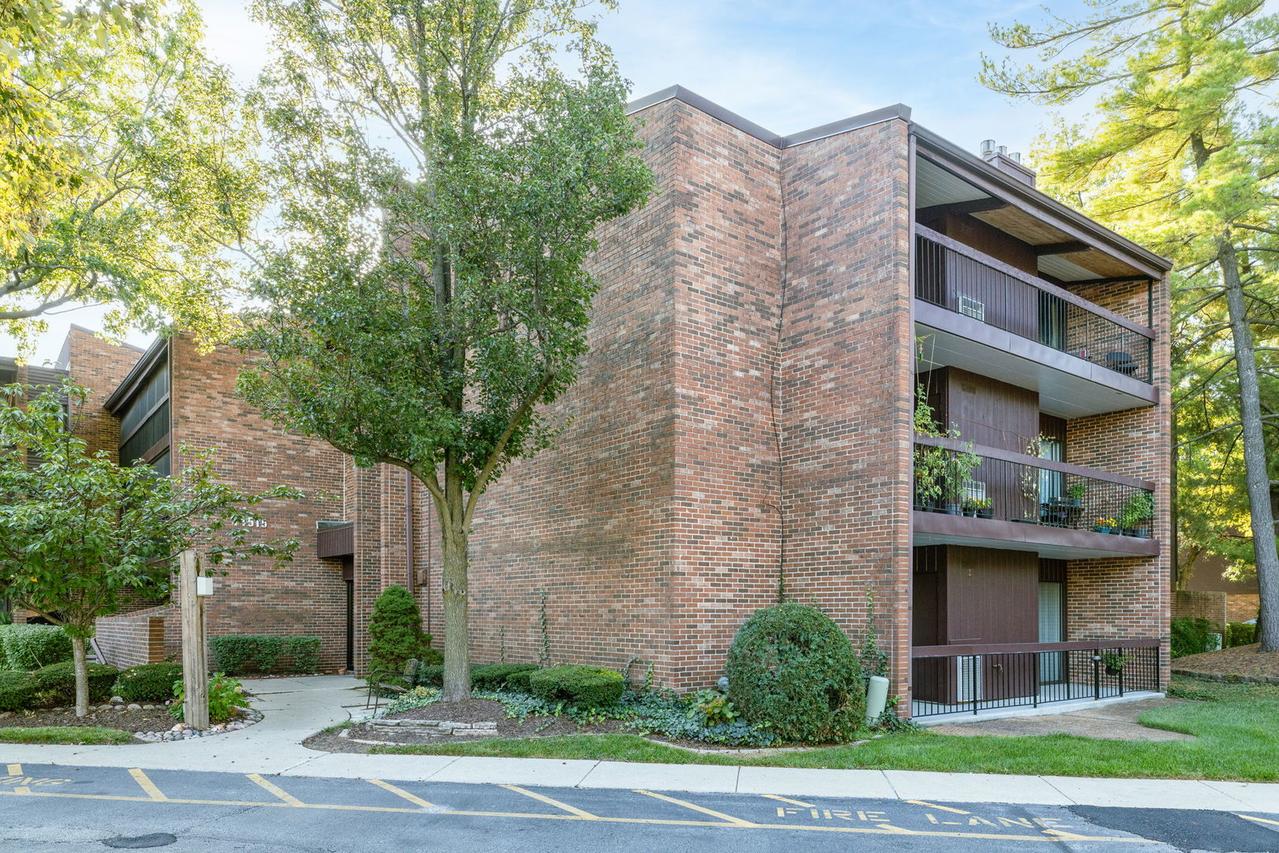 14515 Central Ct. #M3, Oak Forest, IL 60452