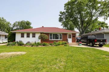 534 Desmond Dr., Woodstock, IL 60098