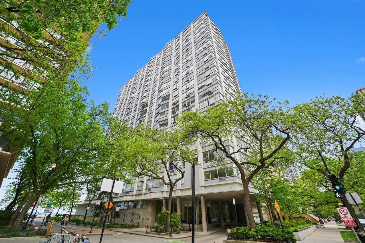 5757 N Sheridan Rd. #5J, Chicago, IL 60660
